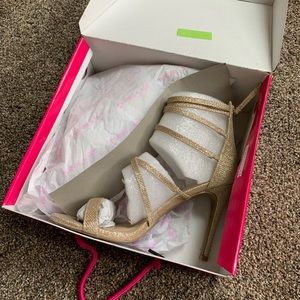 Dream Paris Show Gold Glitter Heels size 7